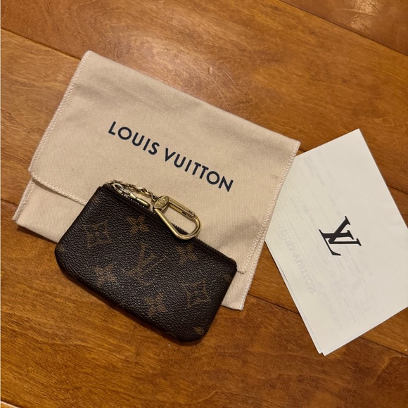 AUTHENTIC Louis Vuitton - Picture 6 of 9